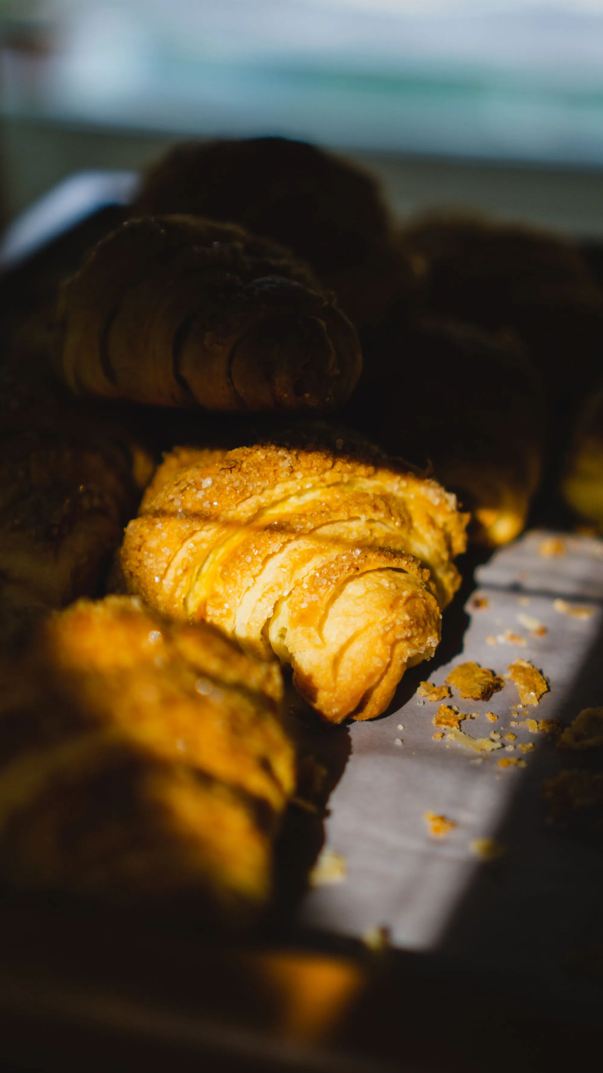 Croissants dorés pur beurre sortant du four